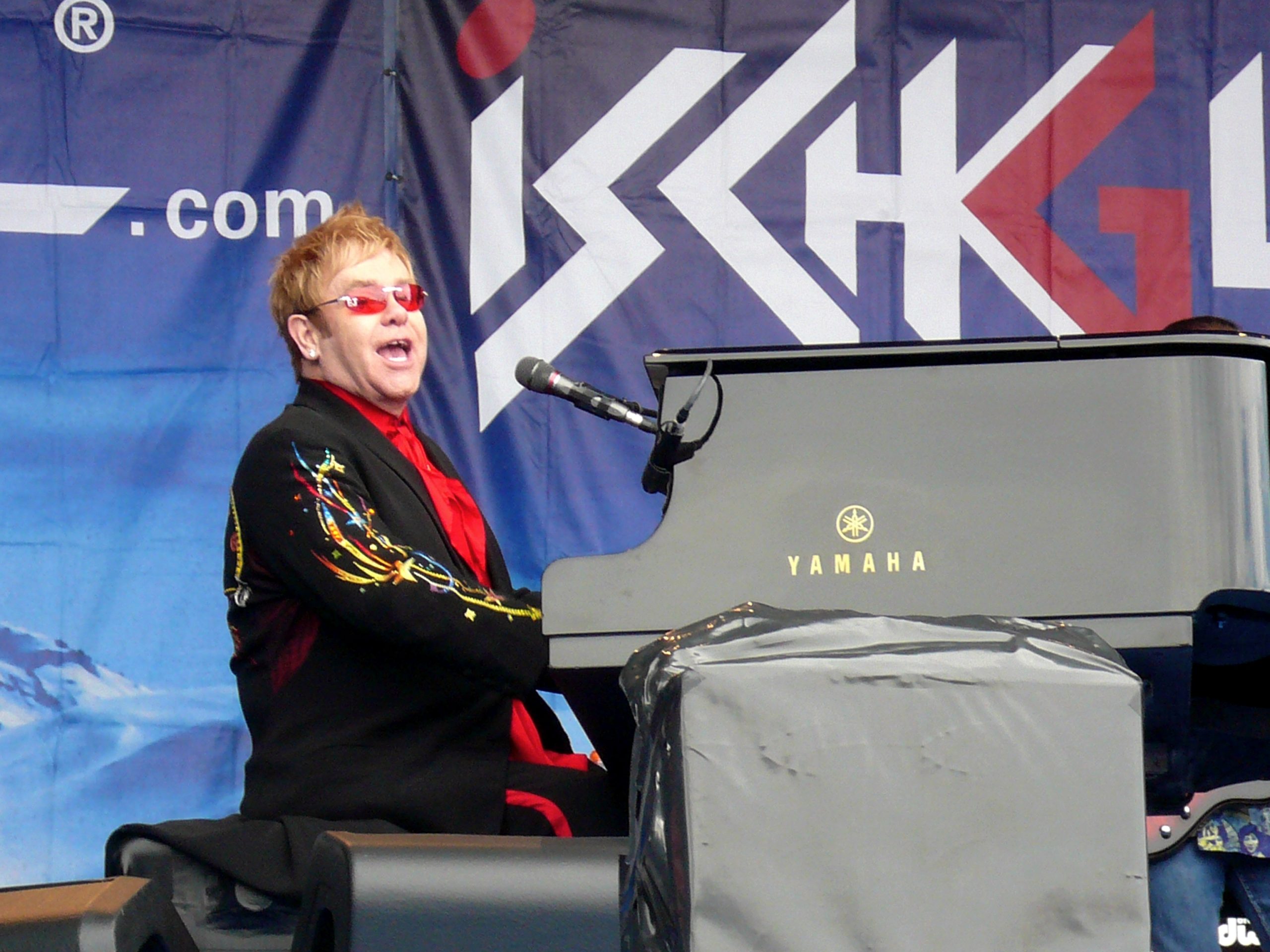 Read more about the article Elton John ma 78 éves!